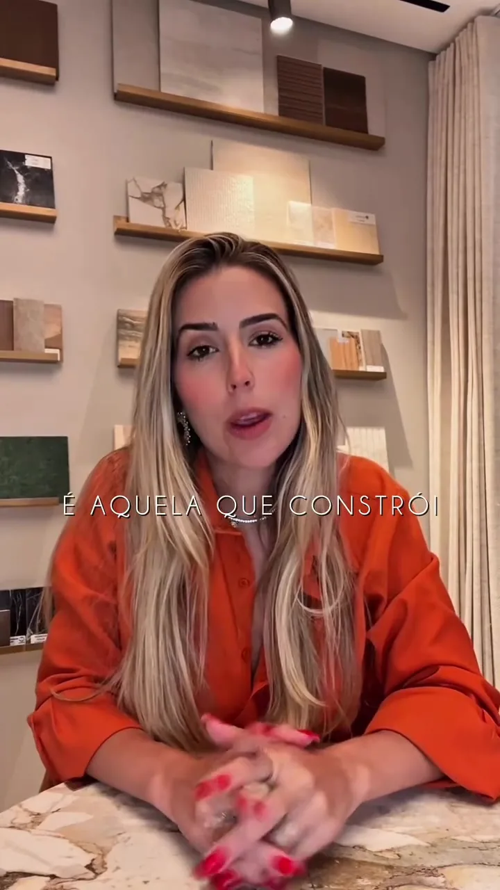Cena do vídeo da Casa Blanca que acompanha como combinar preferências diferentes na decoração da casa